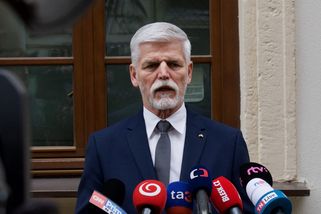 Hnojomety se rozjely naplno. Prezident je prý bolš...